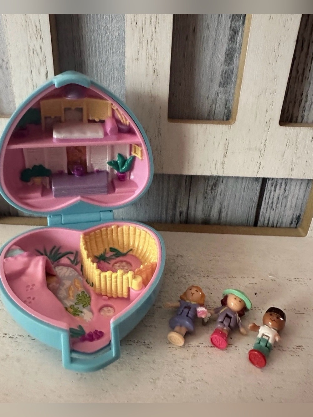 Vintage 1993 Polly Pocket Pretty Pandas Pet Parade Bluebird Compact w/ 3 Figures